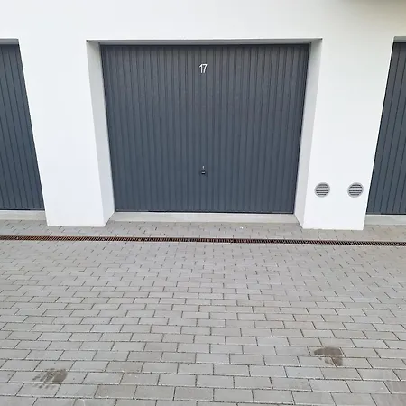 Sahara Z Prywatnym Garazem Apartamento *